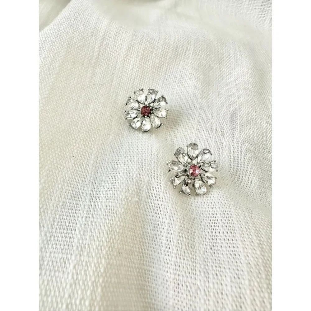 Petite light pink Daisy flower stud earrings